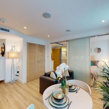 Executive Luxury One Bedroom In Vauxhall ลอนดอน ภายนอก รูปภาพ
